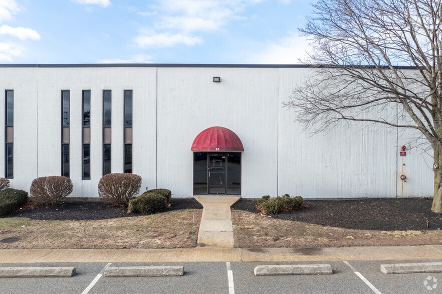 81-87 York Ave, Randolph, MA à louer - Photo du bâtiment - Image 2 de 4