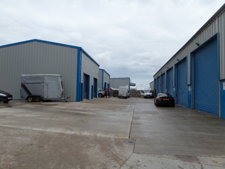 North Rd, Bridgend à louer - Photo du bâtiment - Image 3 de 3