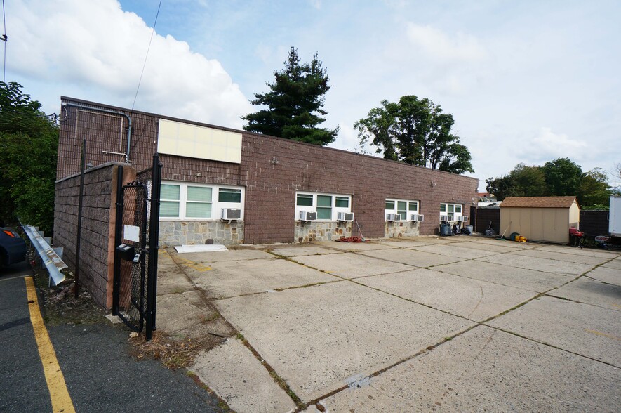 114-116 Anderson St, Hackensack, NJ for lease - Building Photo - Image 1 of 8