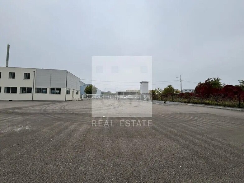 Flex in Saint-Priest for sale - Building Photo - Image 2 of 13
