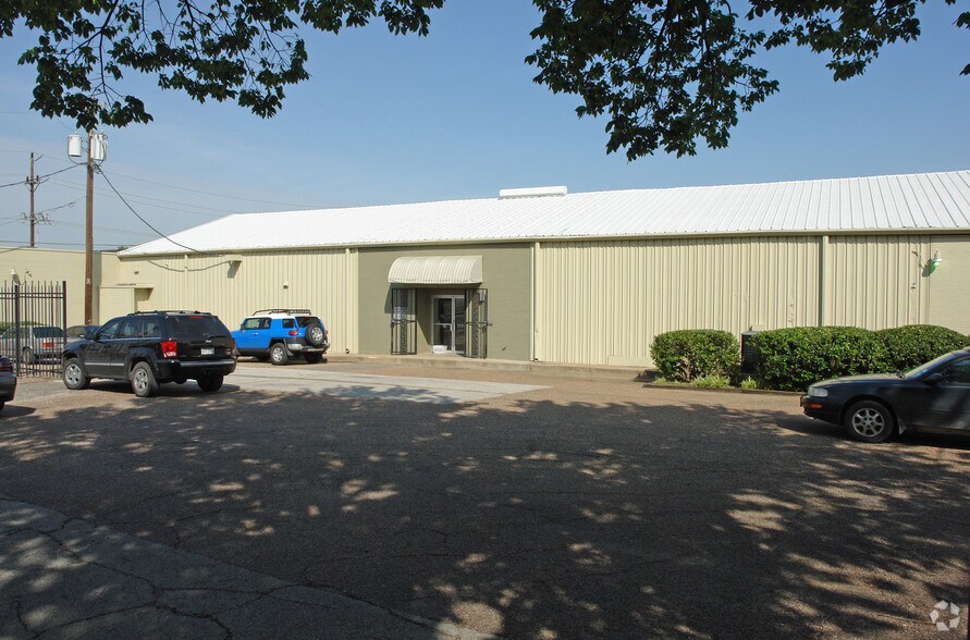 6300 Maple Ave, Dallas, TX à louer - Photo du bâtiment - Image 3 de 3