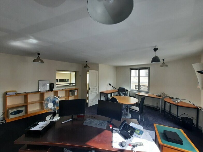 Office in Rouen for sale - Interior Photo - Image 2 of 12