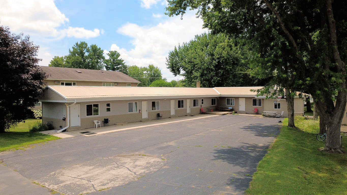 511 Vine St, Wisconsin Dells, WI for sale Building Photo- Image 1 of 30