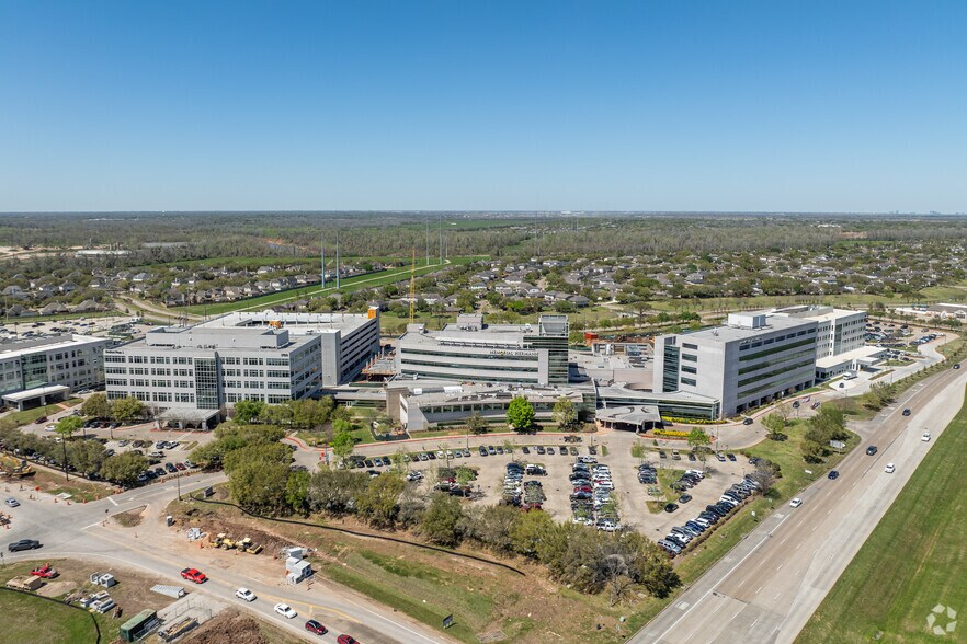 17402 W Grand Pky S, Sugar Land, TX à louer - Aérien - Image 3 de 5