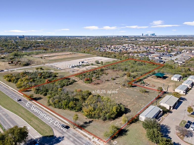 2295 E Seminary Dr, Fort Worth, TX à vendre - Photo du bâtiment - Image 3 de 14