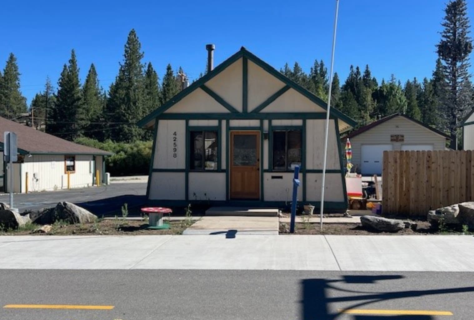 42598 Moonridge Rd, Big Bear Lake, CA for sale Primary Photo- Image 1 of 6