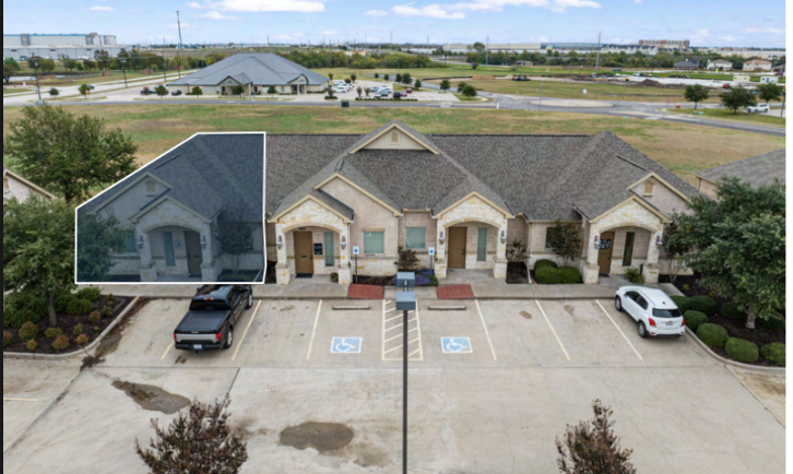 2410 Wycon Dr, Woodway, TX for sale - Building Photo - Image 2 of 8