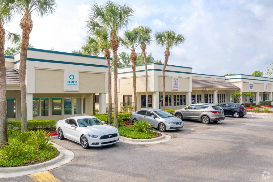 110-210 Wilshire Blvd, Casselberry, FL à louer - Photo du bâtiment - Image 3 de 9