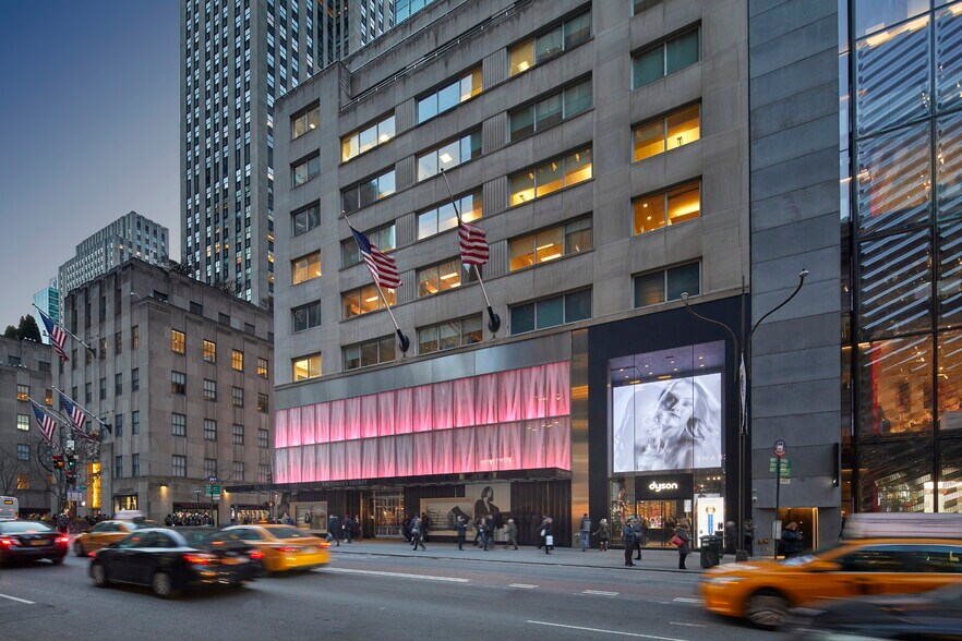 640 Fifth Ave, New York, NY à louer - Photo du bâtiment - Image 2 de 7