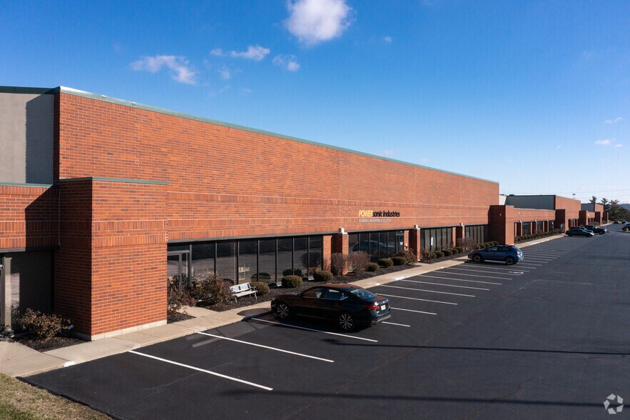5406-5474 Spellmire Dr, West Chester, OH à louer - Photo du bâtiment - Image 2 de 12