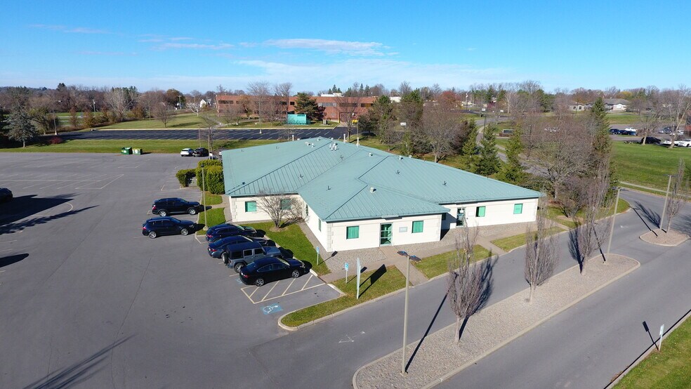 6 Rhoads Dr, Utica, NY à louer - Photo du bâtiment - Image 3 de 3