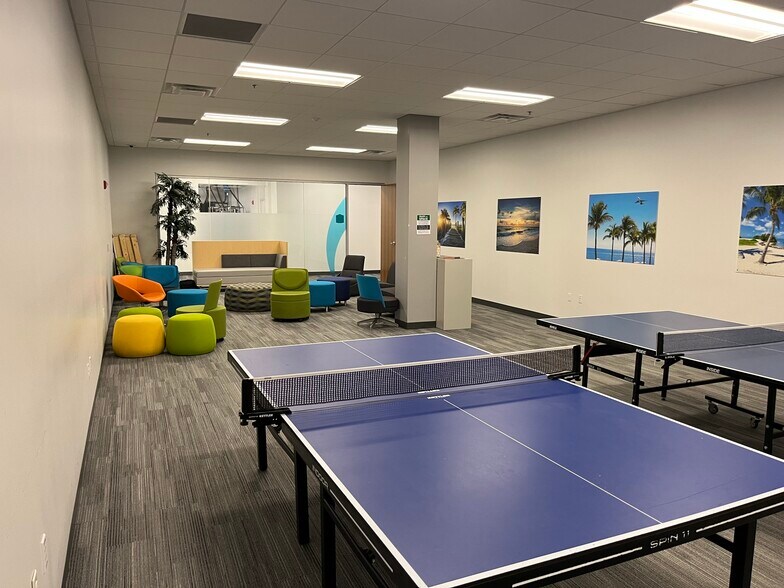 1110 W Hibiscus Ave, Melbourne, FL à louer - Photo du bâtiment - Image 3 de 13