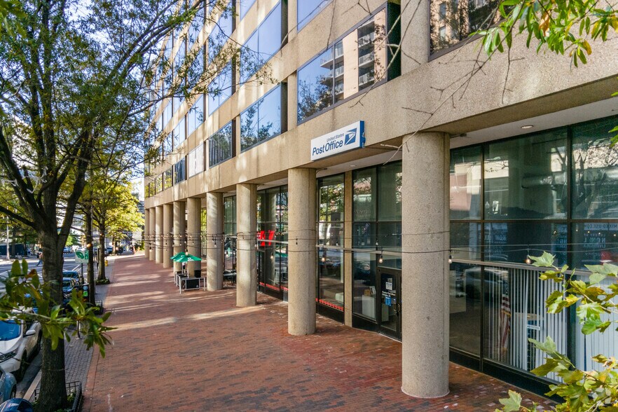 1550 Wilson Blvd, Arlington, VA for lease - Building Photo - Image 3 of 4