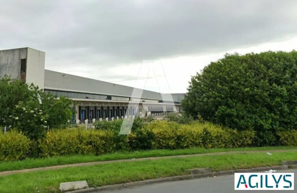 Industrial in Combs-la-Ville for lease Primary Photo- Image 1 of 2