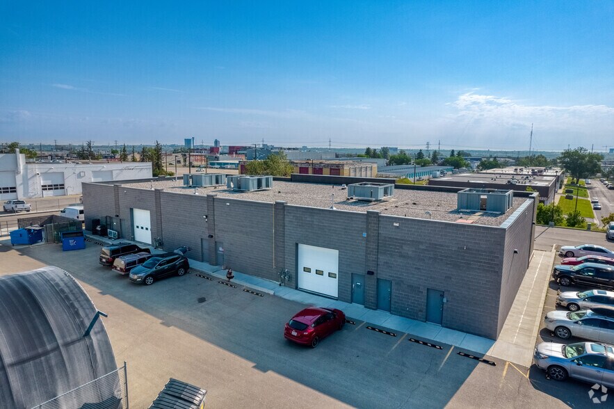 4405 9th St SE, Calgary, AB à louer - Photo du bâtiment - Image 2 de 9
