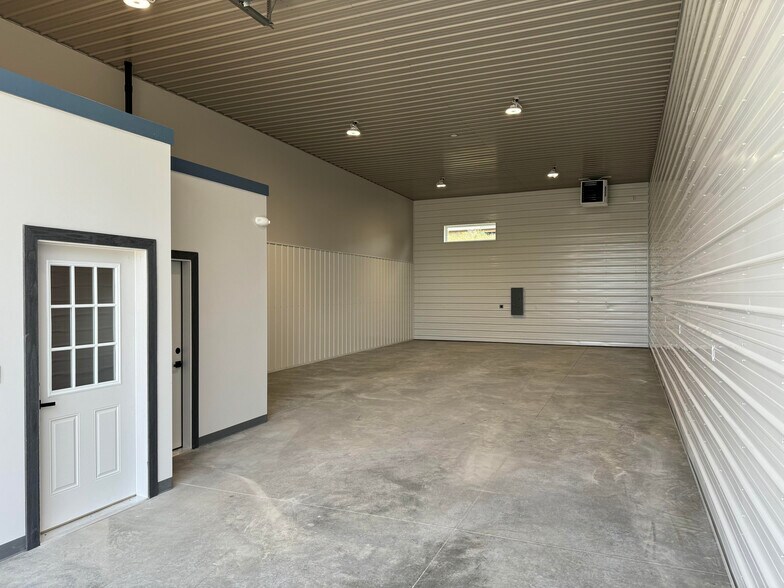 4687 W Seltice Way, Coeur d'Alene, ID à louer - Photo du bâtiment - Image 2 de 7