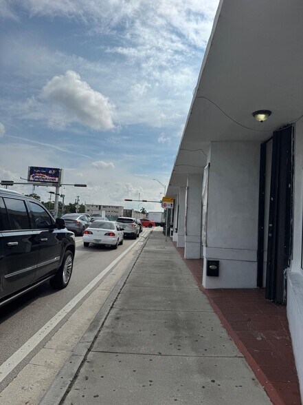 6708-6716 W Flagler St, Miami, FL à louer - Photo du bâtiment - Image 2 de 11