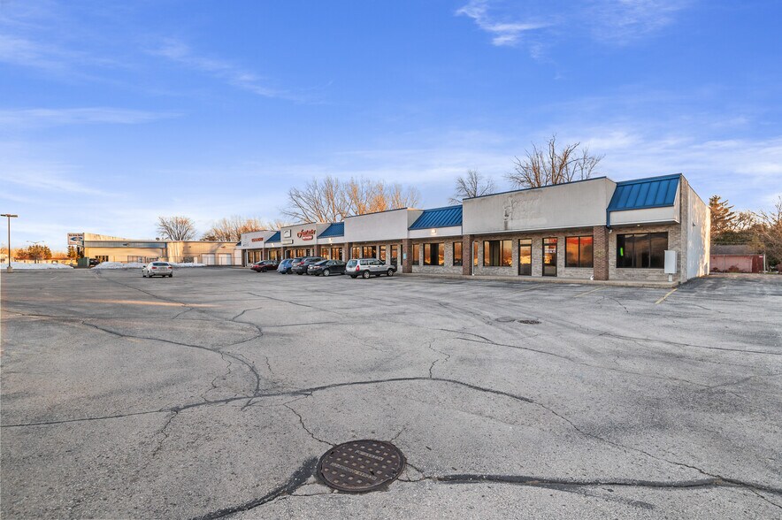 1845 Velp Ave, Howard, WI à louer - Photo du bâtiment - Image 2 de 10