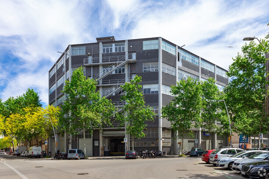 Carrer de Sancho de Ávila, 88, Barcelone, Barcelona à louer - Photo du bâtiment - Image 2 de 3