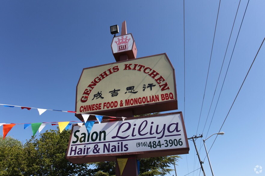 4705-4725 Manzanita Ave, Carmichael, CA à louer - Photo du bâtiment - Image 2 de 3