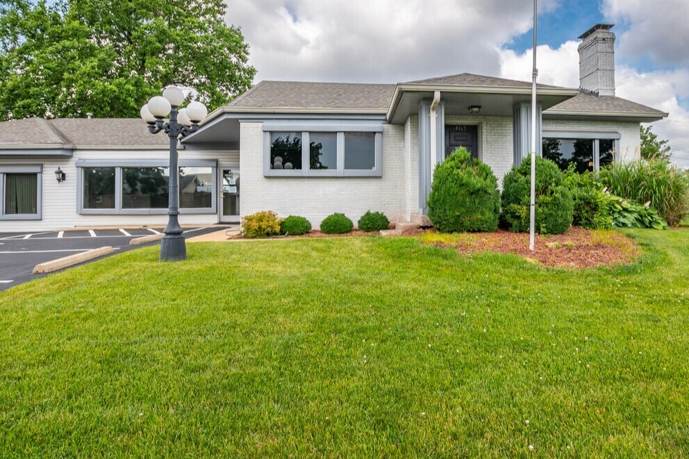 4163 Crescent Dr, Saint Louis, MO à vendre Photo du bâtiment- Image 1 de 41