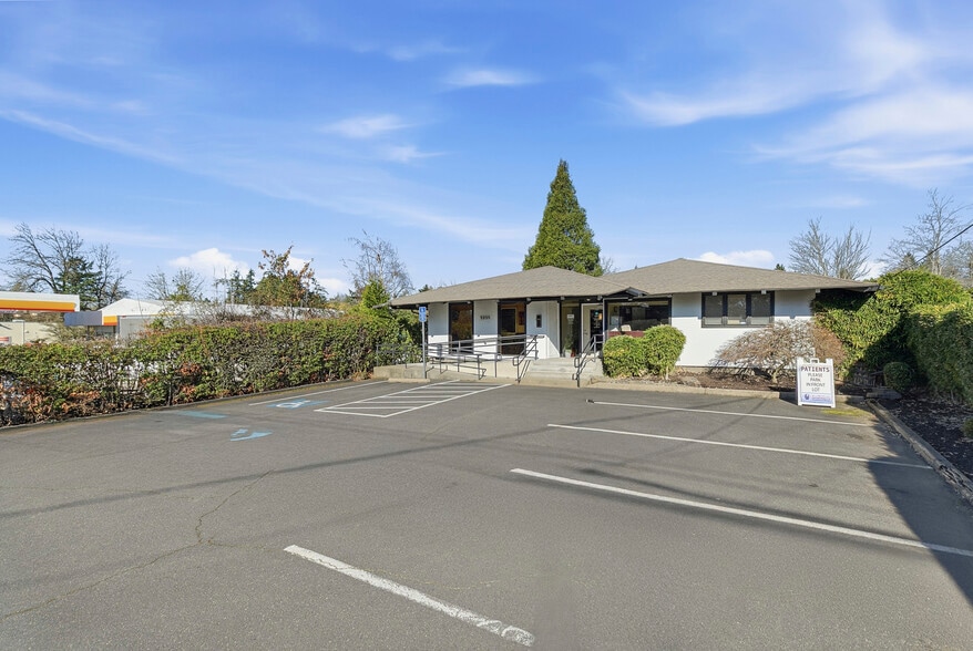 9055 SW Beaverton Hillsdale Hwy, Portland, OR for lease - Building Photo - Image 3 of 43