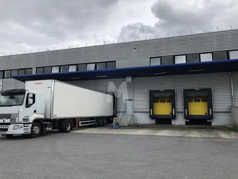 Flex in Combs-la-Ville for lease - Building Photo - Image 2 of 5