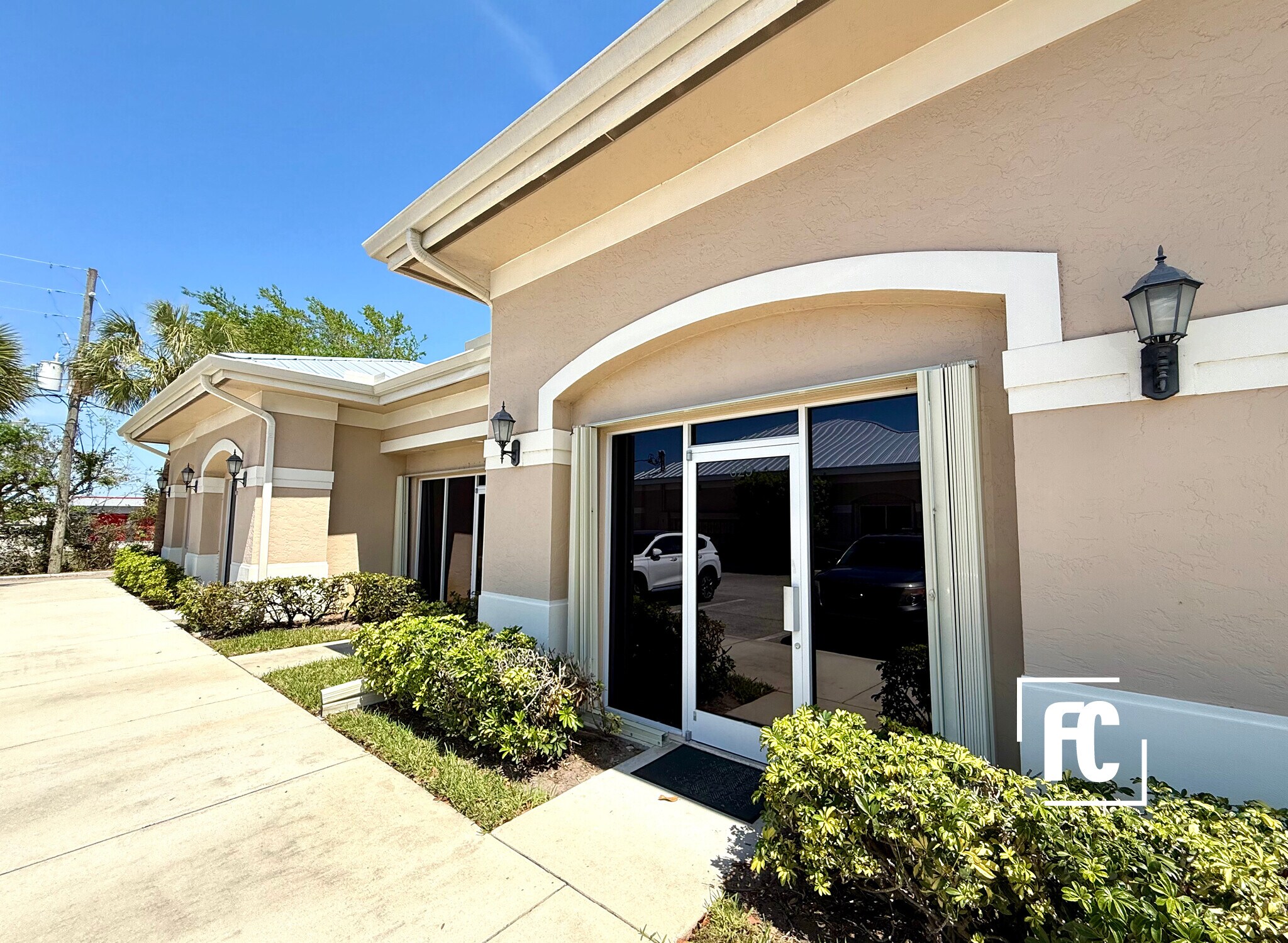 609-673 SE Central Pky, Stuart, FL à vendre Photo principale- Image 1 de 12