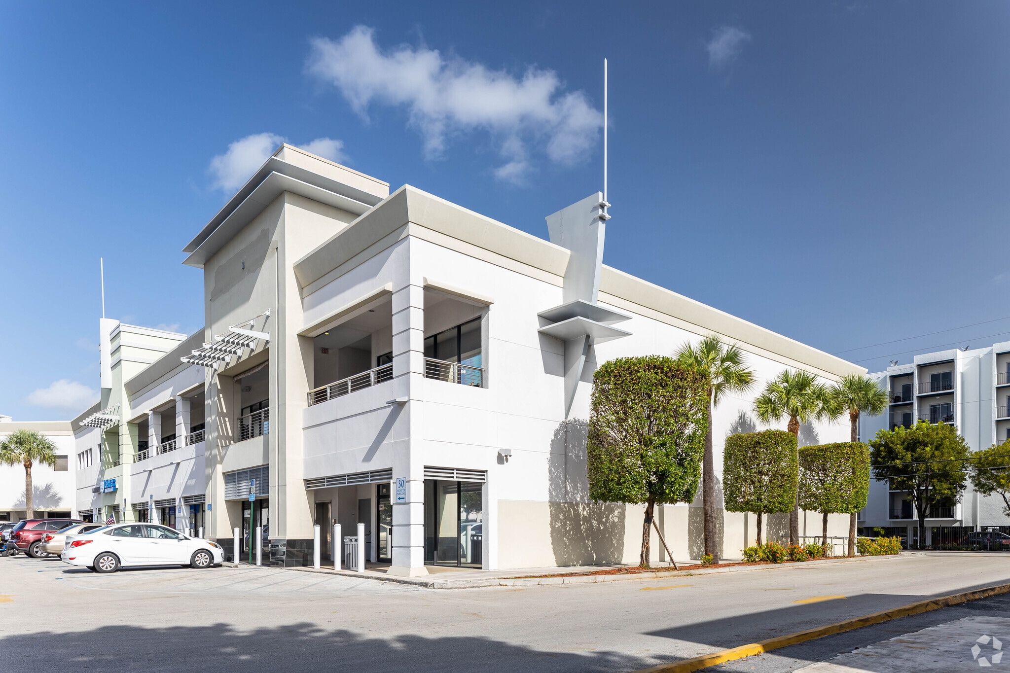 4410 W 16th Ave, Hialeah, FL for lease Primary Photo- Image 1 of 7