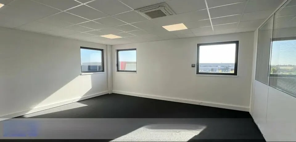 Bureau dans Le Thillay à louer - Photo intérieure - Image 3 de 6