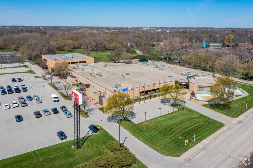 750 A B Data Dr, Glendale, WI à louer - Photo du bâtiment - Image 3 de 6