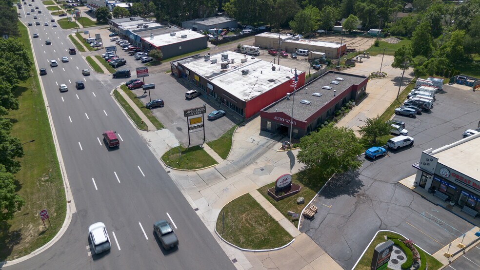 36565 S Gratiot Ave, Clinton Township, MI for sale - Building Photo - Image 1 of 8