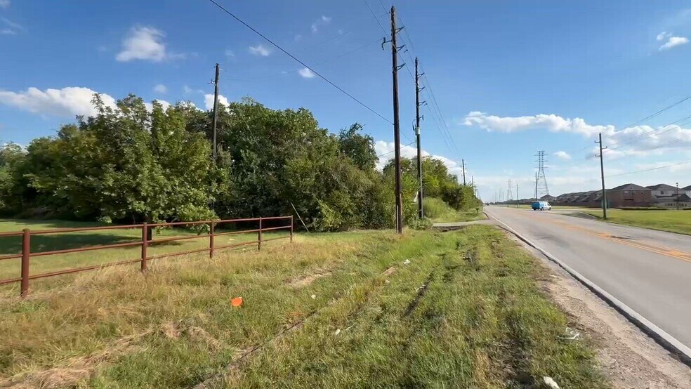 5614 Pitts Rd, Katy, TX à vendre - Vidéo sur l’inscription commerciale - Image 2 de 13