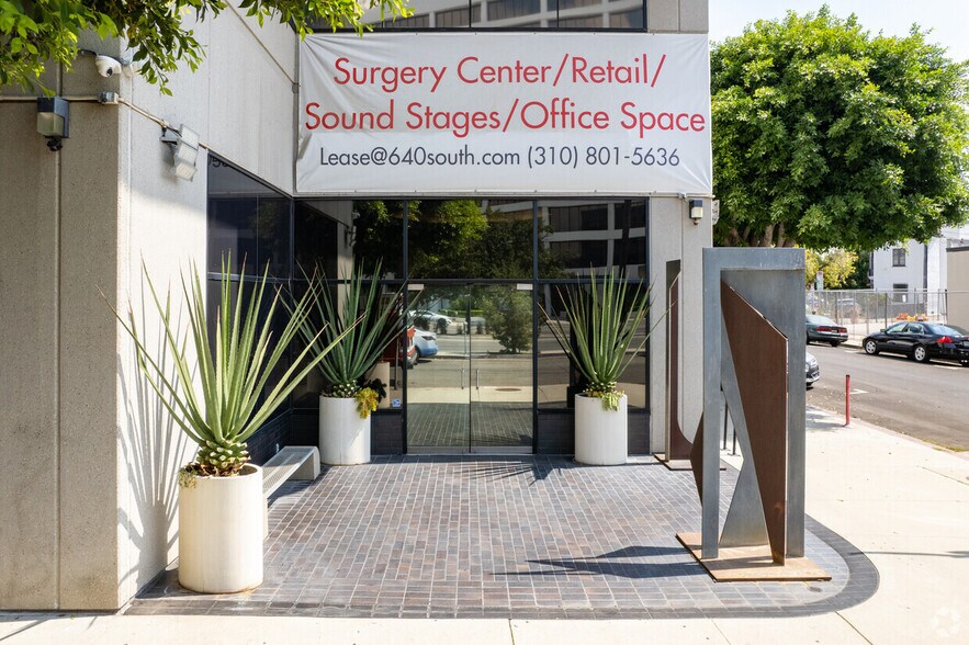 640 S San Vicente Blvd, Los Angeles, CA à louer - Photo du bâtiment - Image 2 de 26
