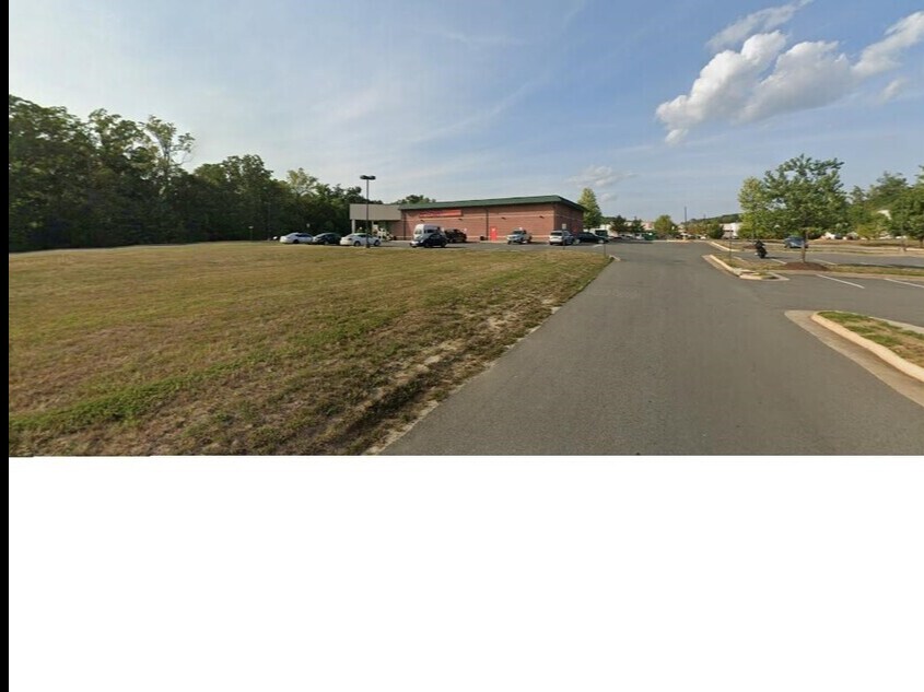 17135 Wayside Dr, Dumfries, VA à louer Photo du bâtiment- Image 1 de 5