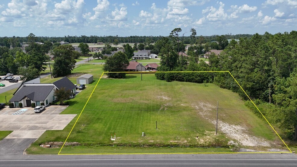 1021 Tan Tara Cir, Lake Charles, LA à vendre - Photo du bâtiment - Image 2 de 7
