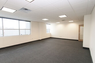 471 S Oxford Valley Rd, Fairless Hills, PA for lease Interior Photo- Image 1 of 4