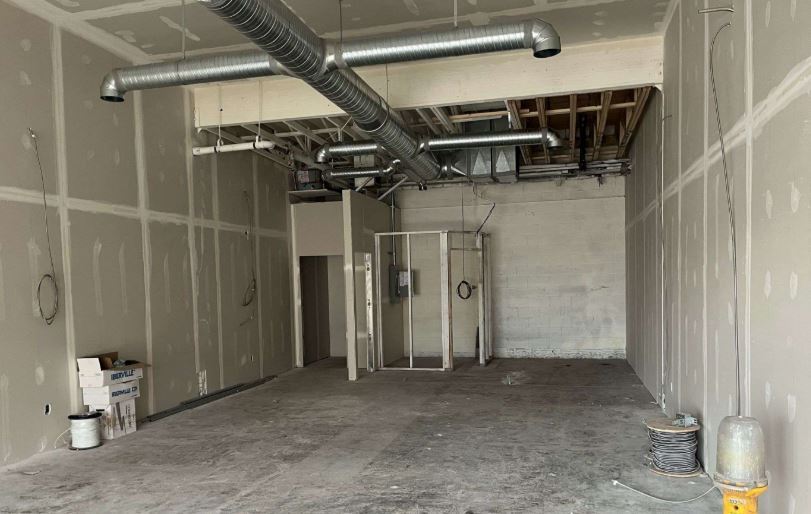 4211 106 St NW, Edmonton, AB à louer - Photo du bâtiment - Image 1 de 2