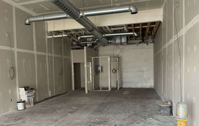 Plus de détails pour 4211 106 St NW, Edmonton, AB - Commerce de détail à louer