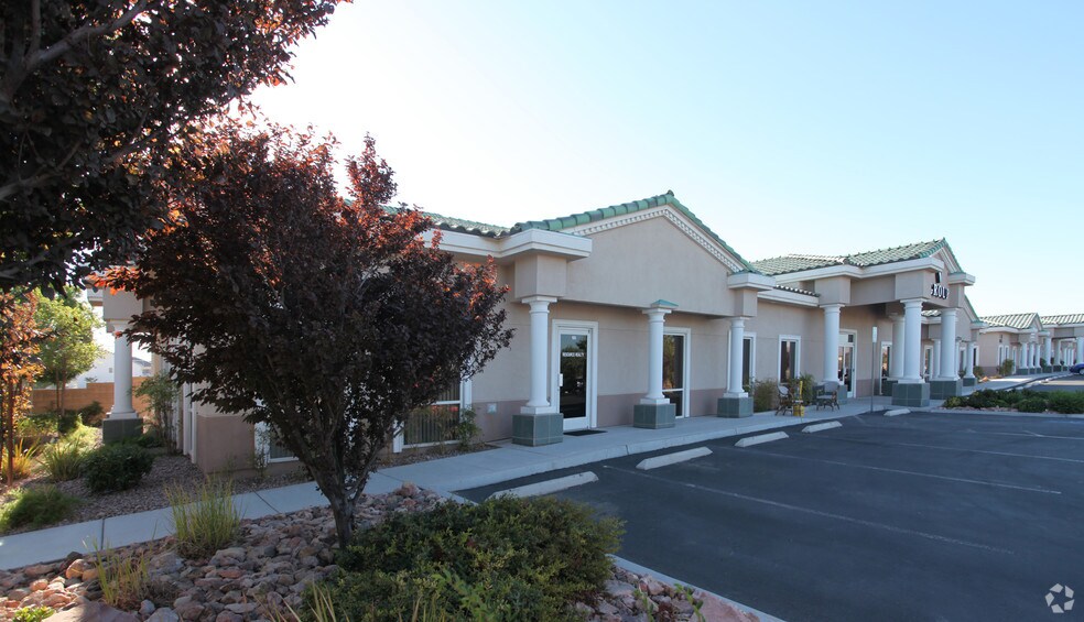 9728 Gilespie St, Las Vegas, NV à vendre - Photo du bâtiment - Image 2 de 3