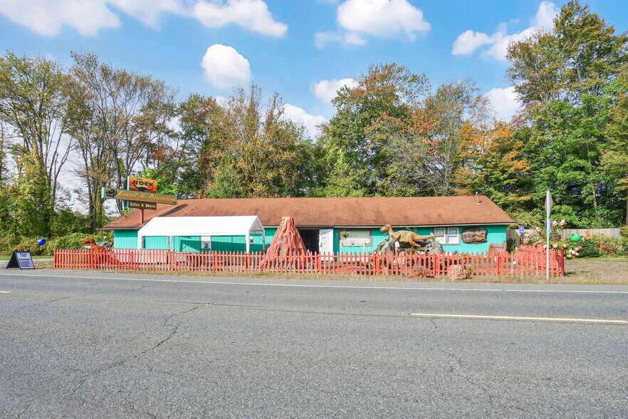 213 Greenfield Rd, South Deerfield, MA à vendre - Photo principale - Image 1 de 10