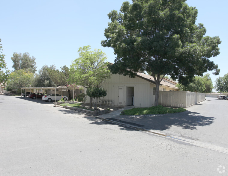 Multifamily in Hanford, CA for sale - Primary Photo - Image 1 of 1