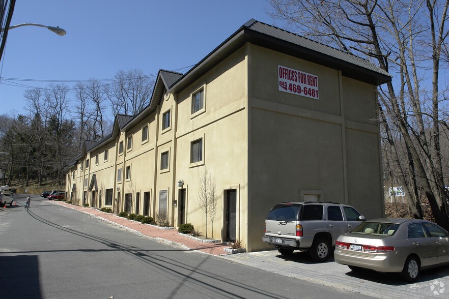 7-11 Legion Dr, Valhalla, NY à louer - Photo du bâtiment - Image 2 de 24