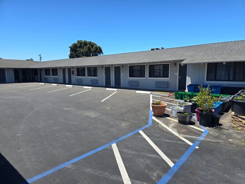 126 John St, Salinas, CA à vendre - Photo du bâtiment - Image 2 de 7