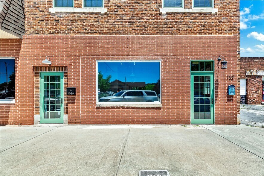 103 E Main St, Walhalla, SC for sale - Building Photo - Image 1 of 2