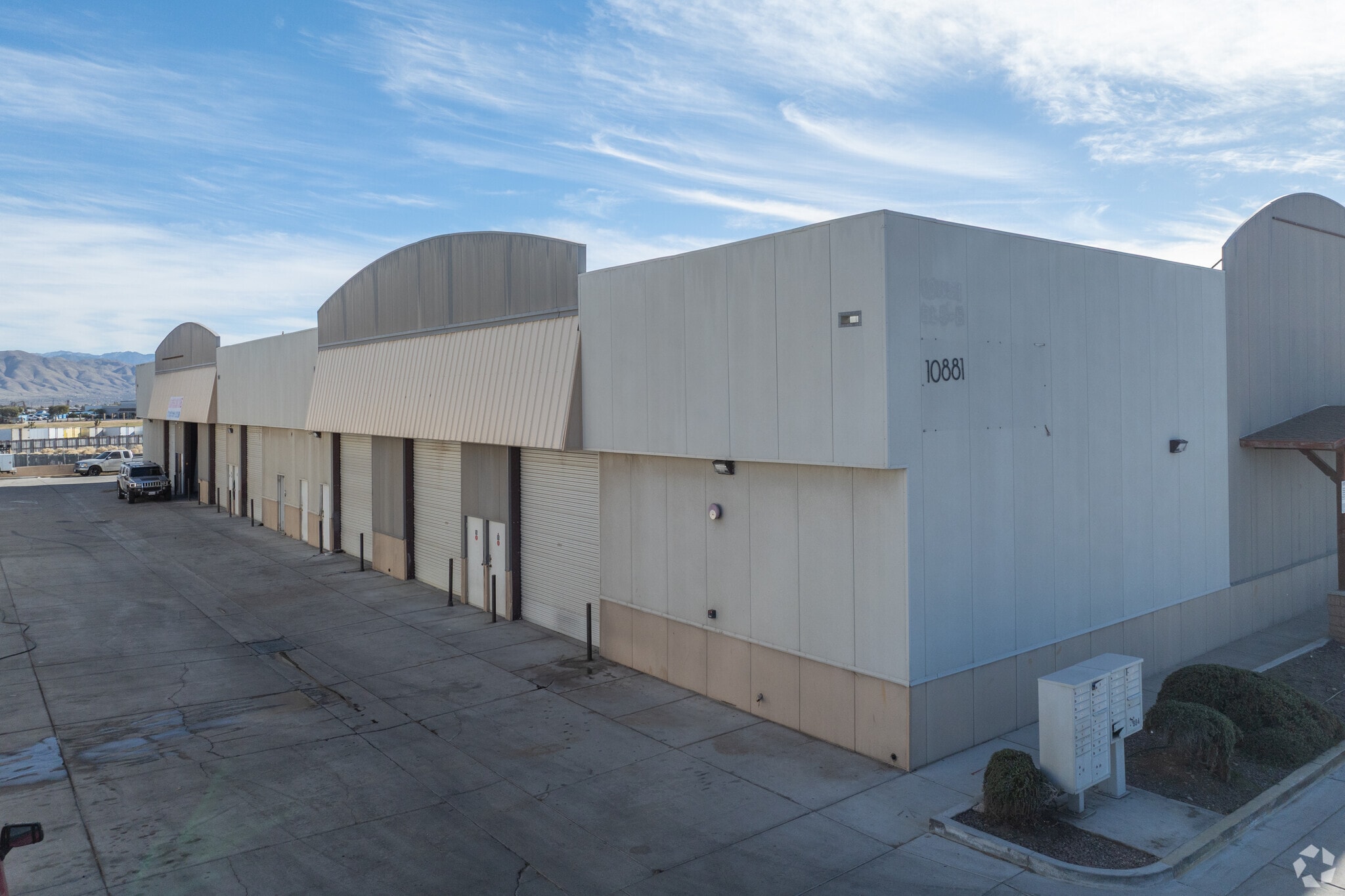 10881 Santa Fe Ave, Hesperia, CA for lease Primary Photo- Image 1 of 5
