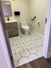 183 Heritage Dr, Crystal Lake, IL for lease Interior Photo- Image 2 of 4