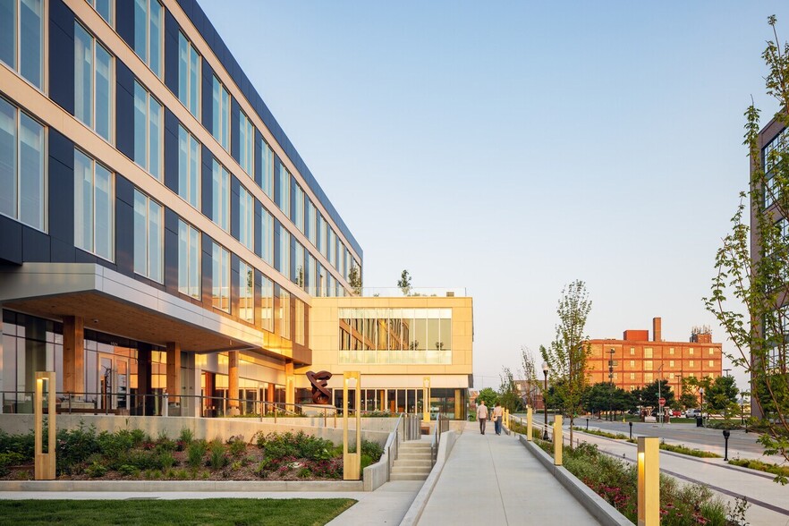 1501 Mike Fahey St, Omaha, NE for lease - Building Photo - Image 2 of 15