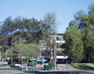 2400 Washington Ave, Redding, CA à louer - Photo du bâtiment - Image 2 de 7