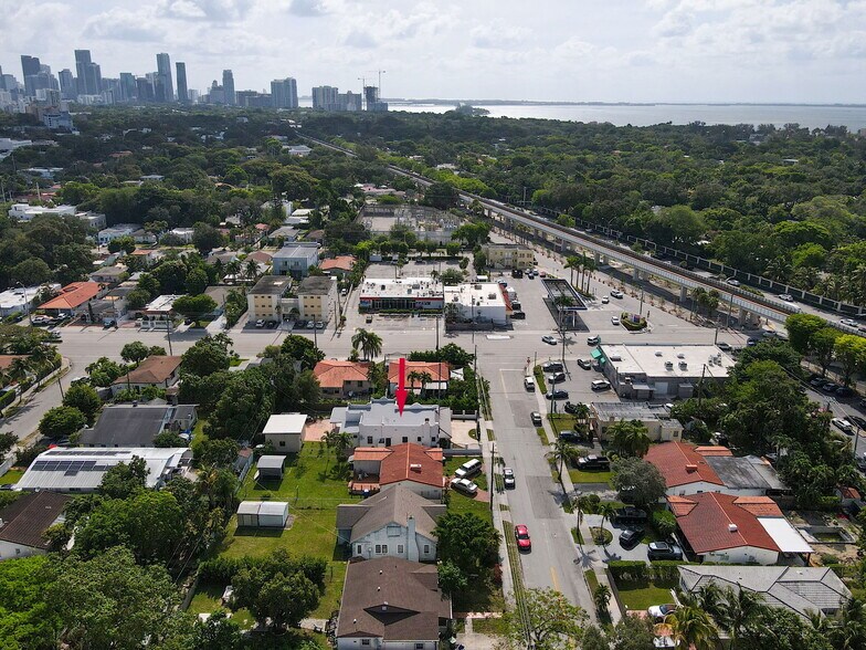 1721 SW 24th Ter, Miami, FL à vendre - Photo principale - Image 1 de 79